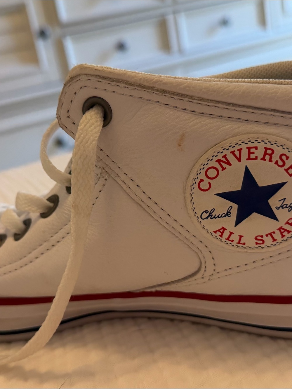 Converse White Leather 3/4 top Sneakers with Red Accent EUC! Mens 9 women’s 11 - Picture 2 of 10